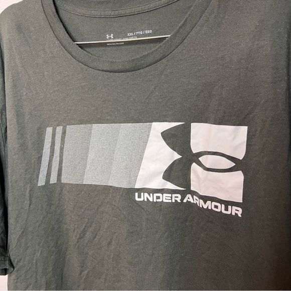 Under Armour Dark Gray Grey Loose T Shirt White Logo Across Chest Mens XXL GUC - Picture 2 of 5